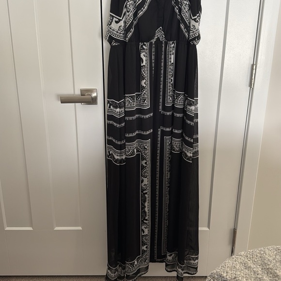 Black and White Maxi Dress - Picture 3 of 5